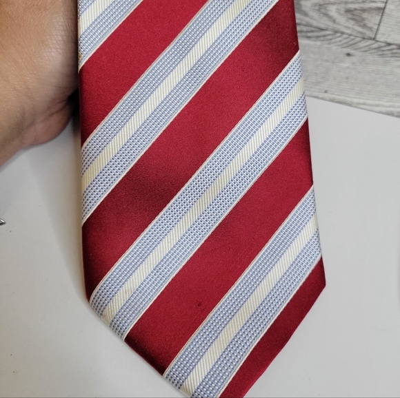 Lot 2 Donald Trump 100% Silk Neckties Red White+Cream Signature Collection Read - Picture 3 of 15